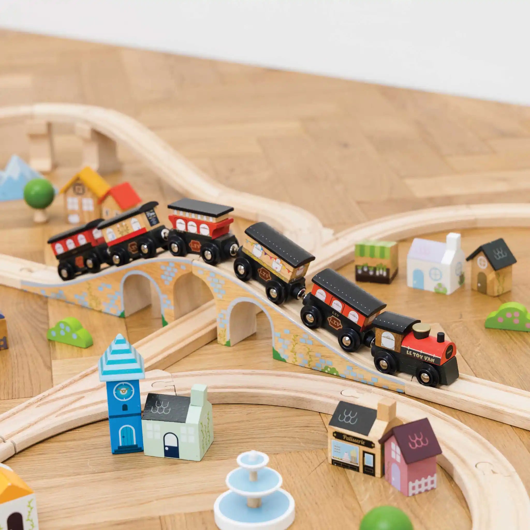 Circuit Géant Train en bois Royal express - Jouets en bois - Le Toy Van®